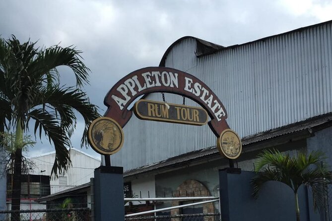 Appleton Rum Tour and Floyd’s Pelican Bar from Montego Bay Hotels and Villas - Two Jamaican icons in one long day
