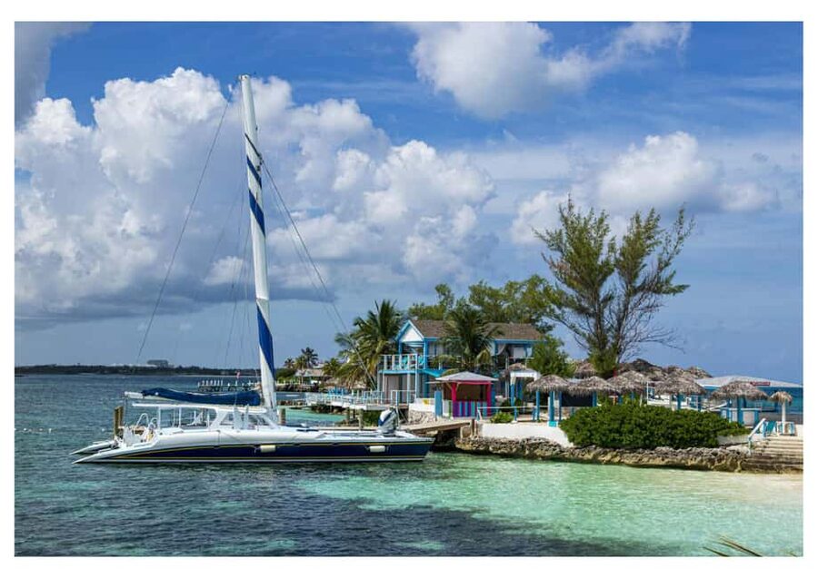 Bahamas: Swimming Pigs & Snorkeling Cruise with Lunch & Rum - Snorkeling at Athol Island