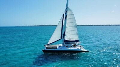 Bahamas: Swimming Pigs & Snorkeling Cruise with Lunch & Rum