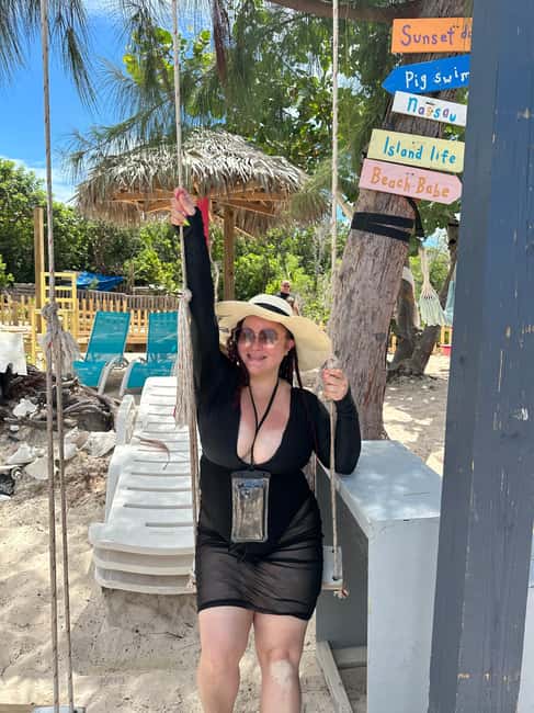 Bahamas: Swimming Pigs & Snorkeling Cruise with Lunch & Rum - Lunch while the catamaran cruises