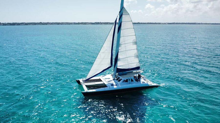Bahamas: Swimming Pigs & Snorkeling Cruise with Lunch & Rum - Turtle spotting and Junkanoo on the return