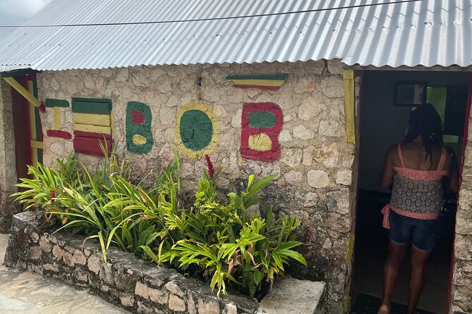 Bob Marley's Nine Mile Mausoleum Tour (Complimentary Rum Punch) - Reaching Bob Marley’s Nine Mile from Montego Bay