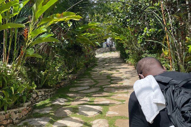 Bob Marley's Nine Mile Mausoleum Tour (Complimentary Rum Punch) - The mausoleum where Marley and his mother rest