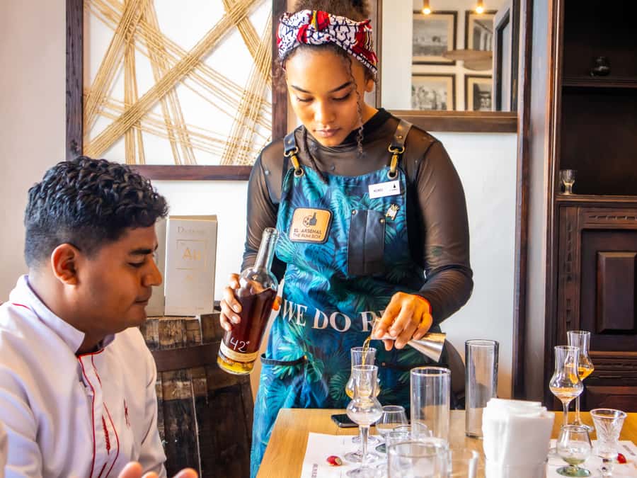 Cartagena: The Legendary Colombian Rum and Chocolate Tasting - The first pours: Colombian rum in several styles