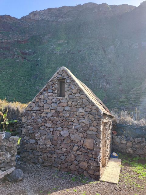 EAST MADEIRA:,Peaks, Forest walk,Thatched Roofs, Rum factory - Booking, weather, and practical preparation