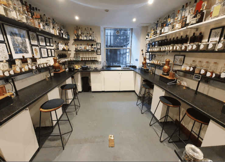 Edinburgh: Rum Distillation Workshop with Rum Tasting - A welcome rum and an introduction from Neil