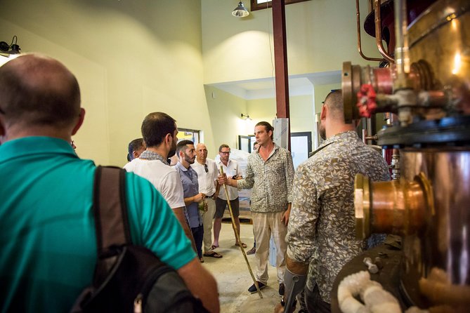 Guided tour of Sampan distillery // Agricultural Rum Medalist - Tasting three white rums in the cocktail bar