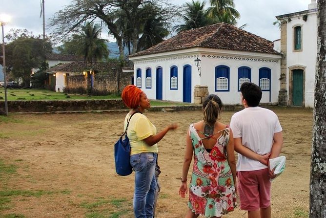 Historical Tour with Cachaça Tasting - BY PARATY TOURS - Entering Paraty’s Centro Histórico