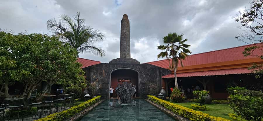 Mauritius: Sights of the South Private Tour with Rum Tasting - Trou aux Cerfs and the central plateau