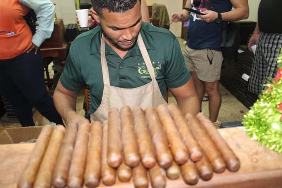 Nassau: Private Rum Reggae and Rhythms Tour - Graycliff Cigar Company: watching a craft take shape