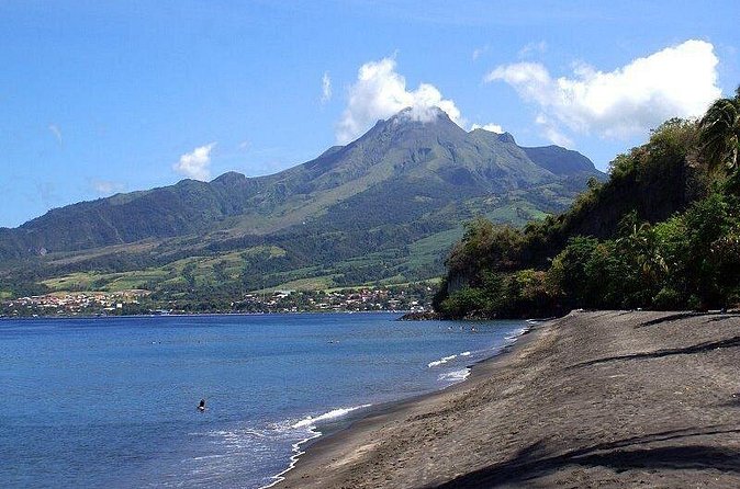 North Tour: rainforest, rum distillery, black sand beach etc - Food, comfort, and the small-group setup