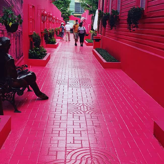 Puerto Plata: City Tour with Rum and Chocolate Factories - The guide style and group experience
