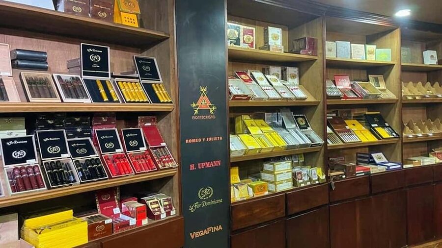 Punta Cana: Don Lucas Cigar Factory & Rum Tour with Pickup - A guided tasting at Oliver & Oliver Rum Lounge