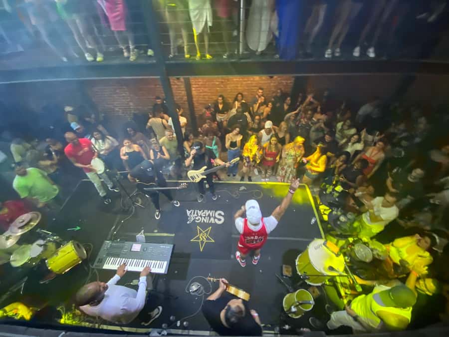 Rio: Pub Crawl in Lapa with Cachaça Tasting and Live Samba - The Arcos da Lapa and your included caipirinha