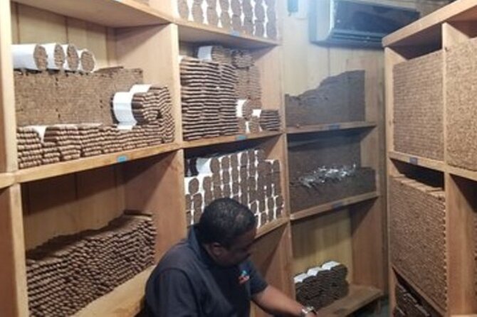 Shopping Tour In Don Lucas Cigar Factory, Rum tasting, Cocoa factory, Souvenirs - Guide quality and group size