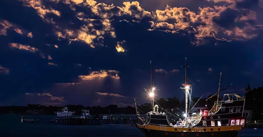 St. Augustine: The Black Raven Rum Runners Pirate Show (21+) - How the pirate show works