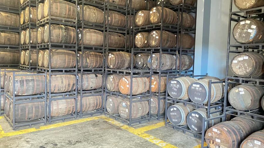 St. Lucia: Rum Distillery and Chocolate Making Experience - Making truffles or a personal chocolate bar